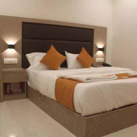 Hotel Metro Inn Мумбаи Экстерьер фото