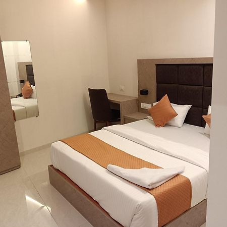 Hotel Metro Inn Мумбаи Экстерьер фото