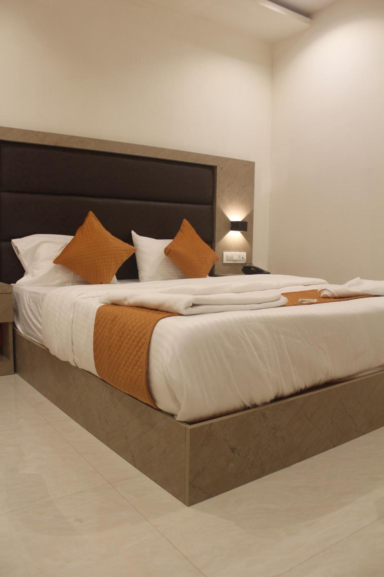 Hotel Metro Inn Мумбаи Экстерьер фото