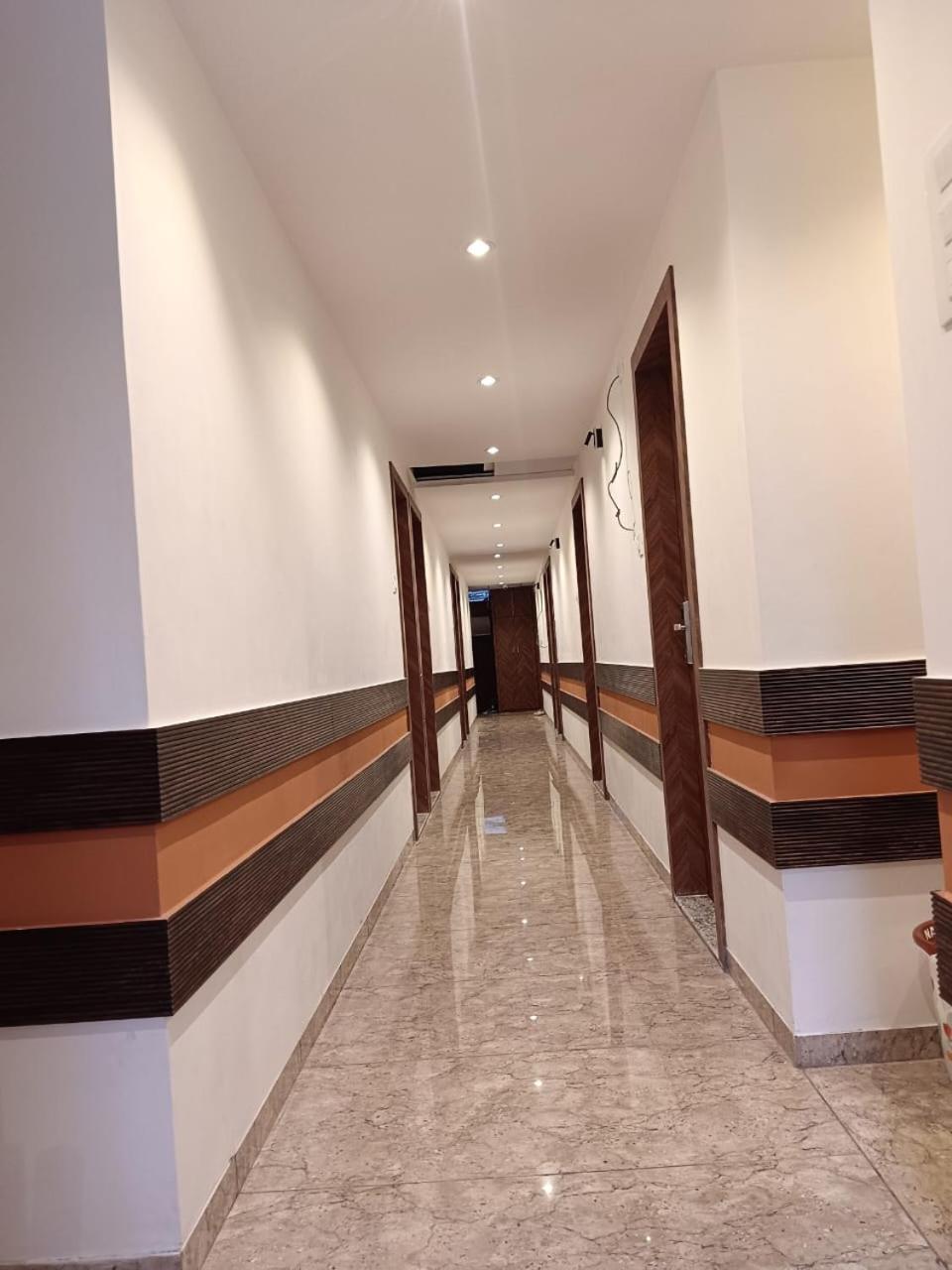 Hotel Metro Inn Мумбаи Экстерьер фото