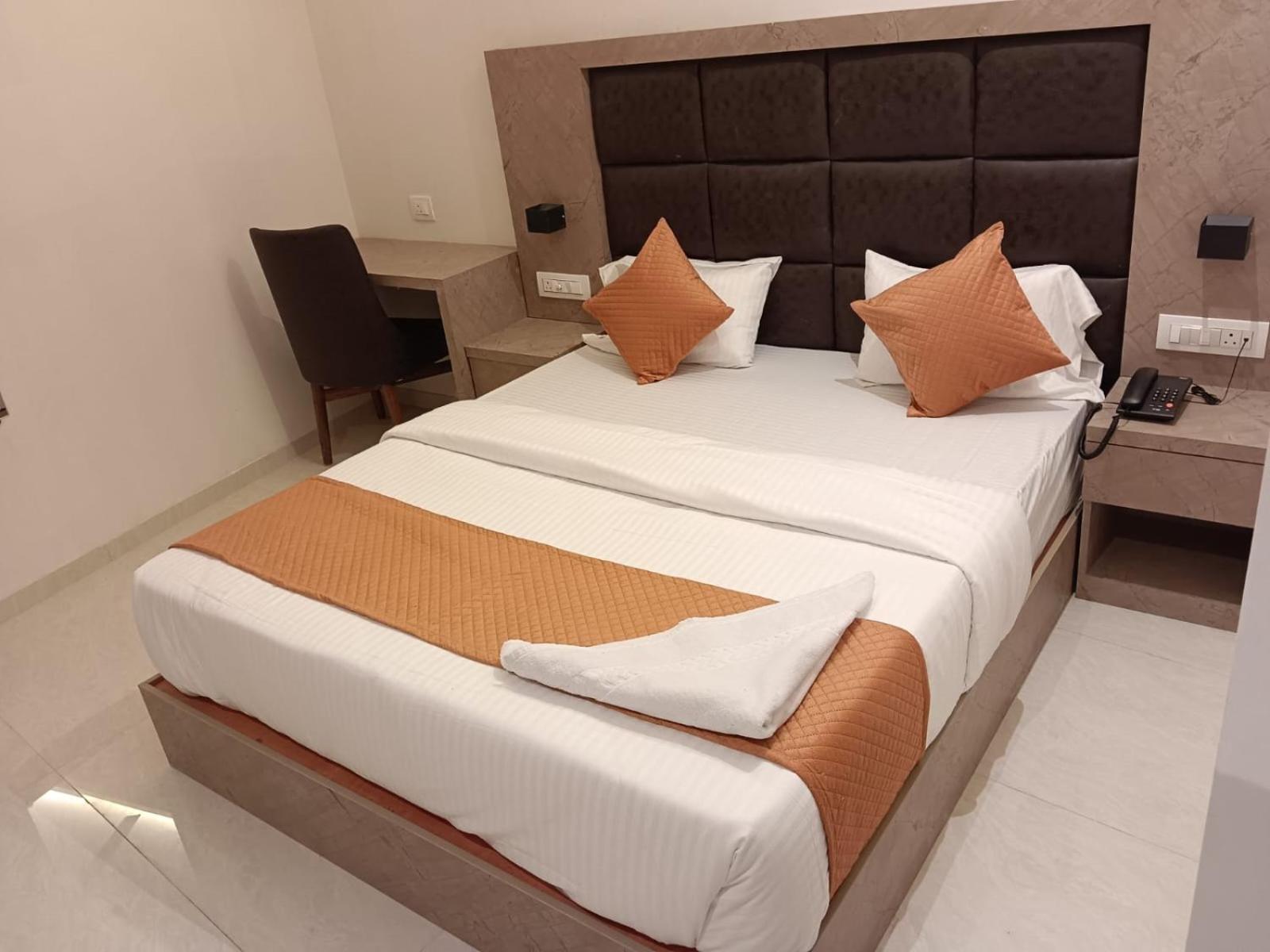 Hotel Metro Inn Мумбаи Экстерьер фото