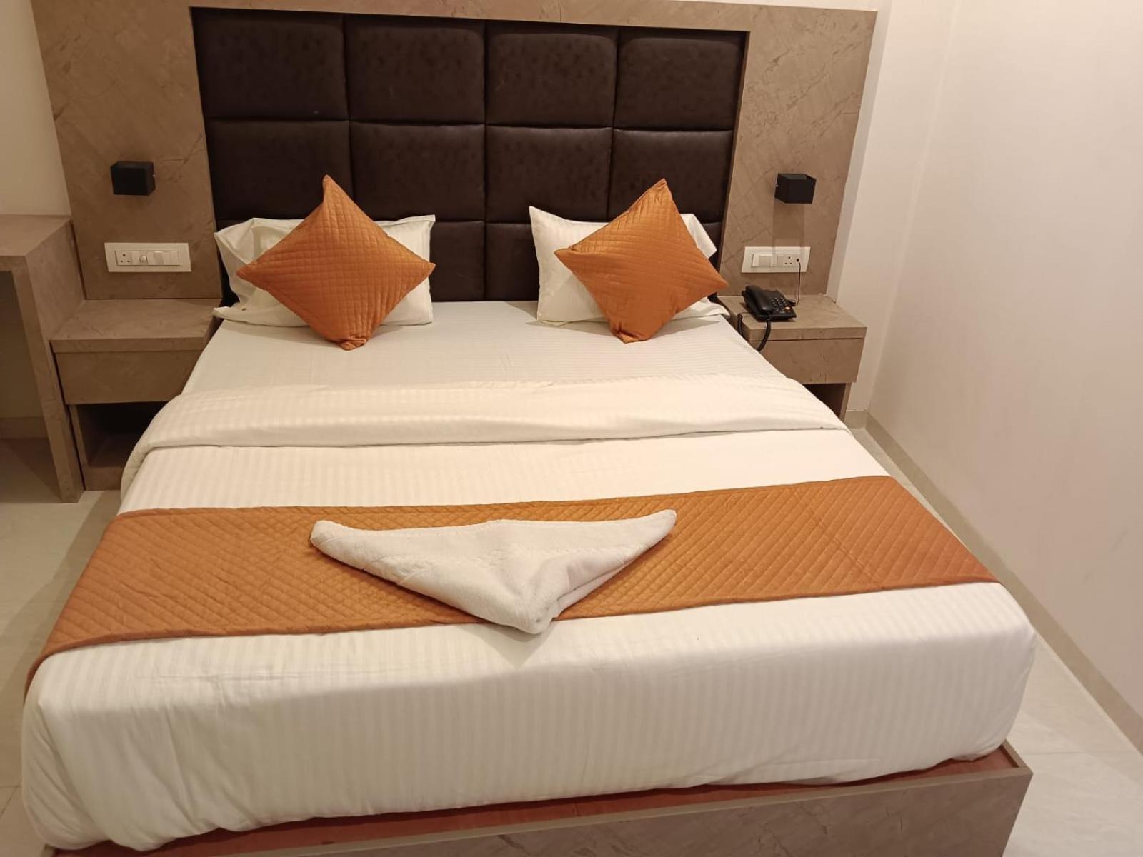 Hotel Metro Inn Мумбаи Экстерьер фото
