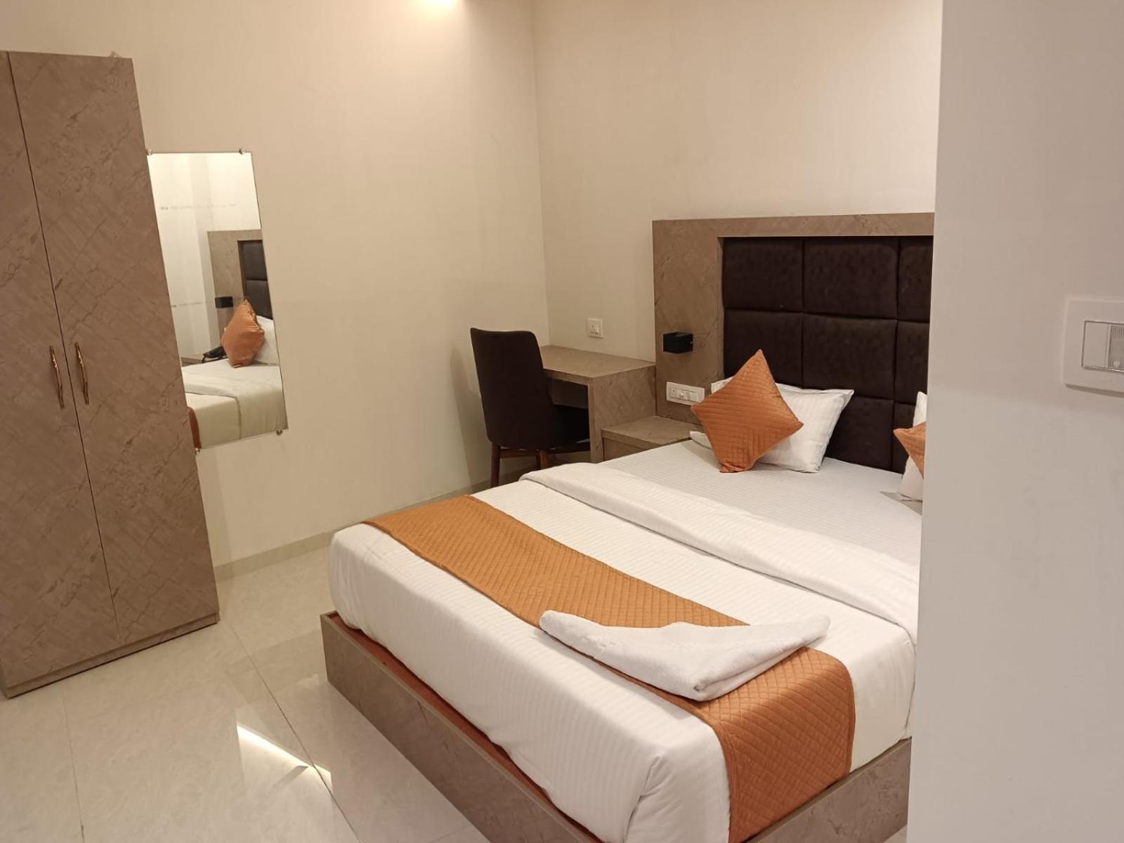 Hotel Metro Inn Мумбаи Экстерьер фото