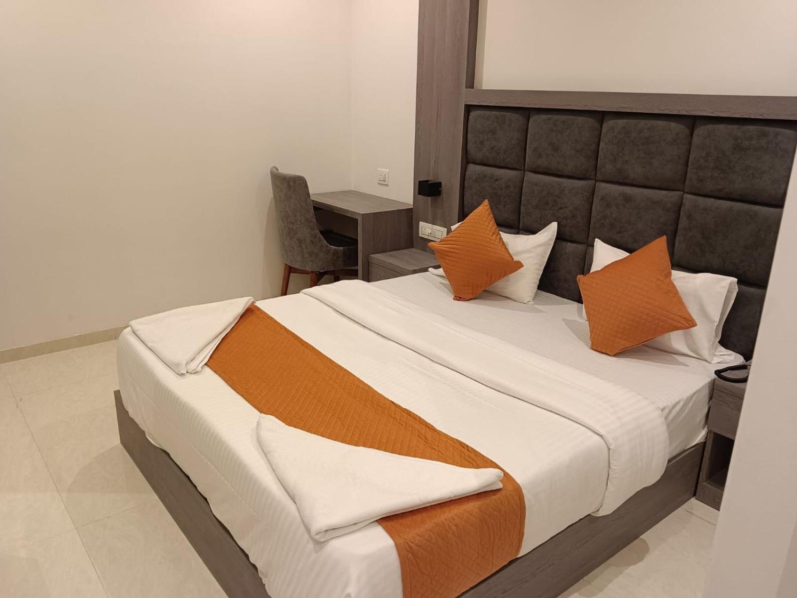 Hotel Metro Inn Мумбаи Экстерьер фото